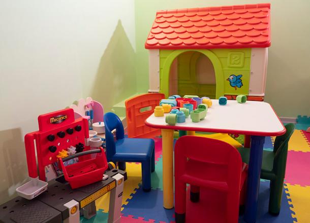Play area with fantasy house with romantic kitchenette, DIY desk, soft blocks, 1 kit with table and 4 chairs